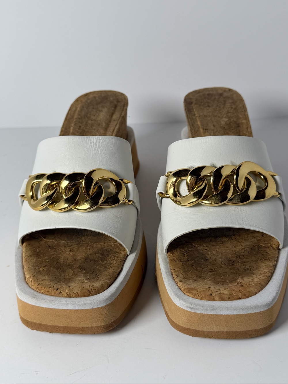 Matisse Nolan White Leather Wedge Sandals with Gold Chain - Size 6M